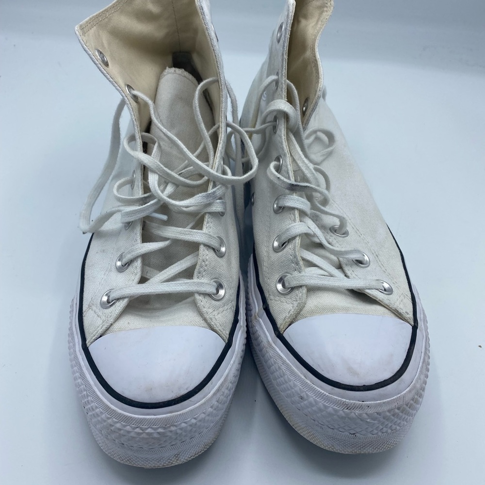 Converse women’s 9.5 high lift platform shoe. New. Return from a retail store.